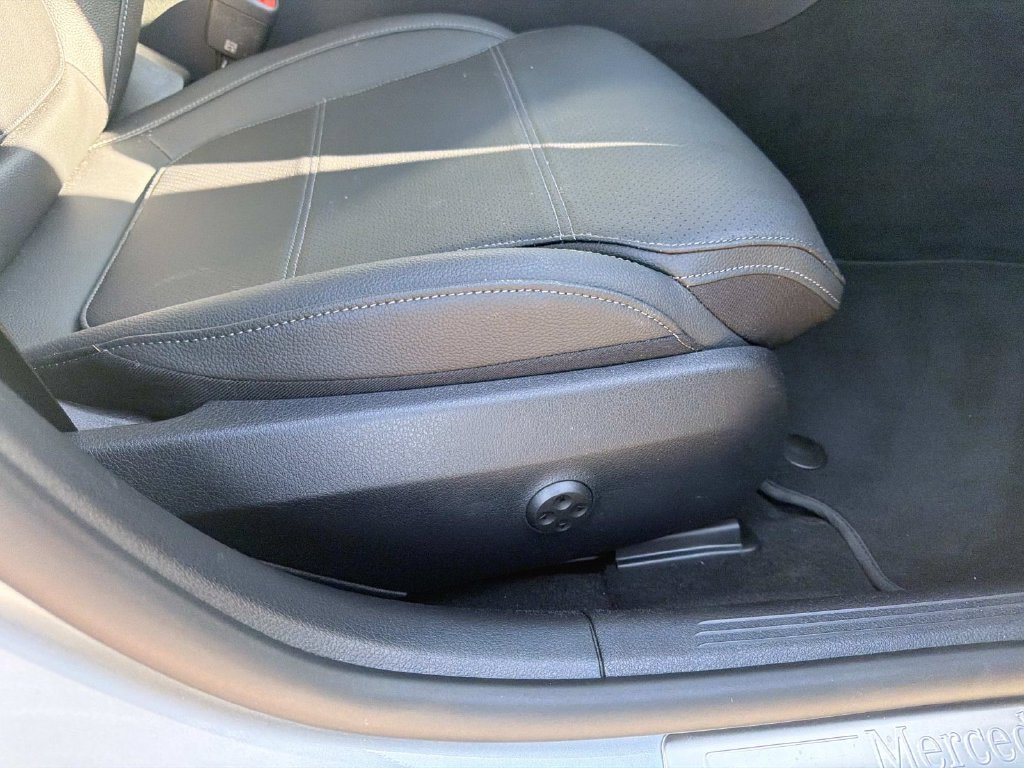 Used 2025 Mercedes-Benz C 300 Sedan image 12
