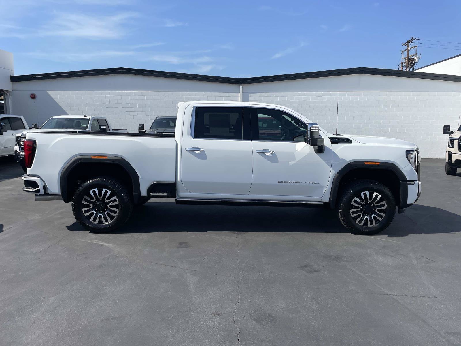 New 2026 GMC Sierra 2500 Denali Ultimate AWD/4WD image 7