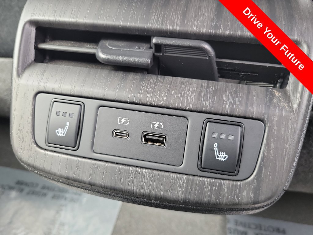 Used 2024 Nissan Ariya FWD image 25