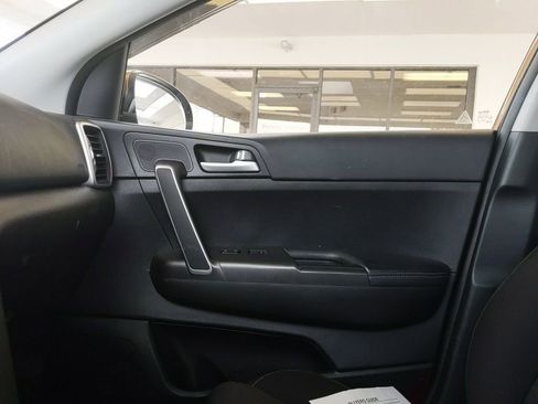 Used 2018 Kia Sportage LX AWD/4WD image 21