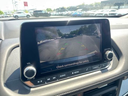Used 2025 Nissan Rogue SV FWD image 21