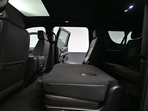 Used 2023 Chevrolet Suburban RST AWD/4WD image 35