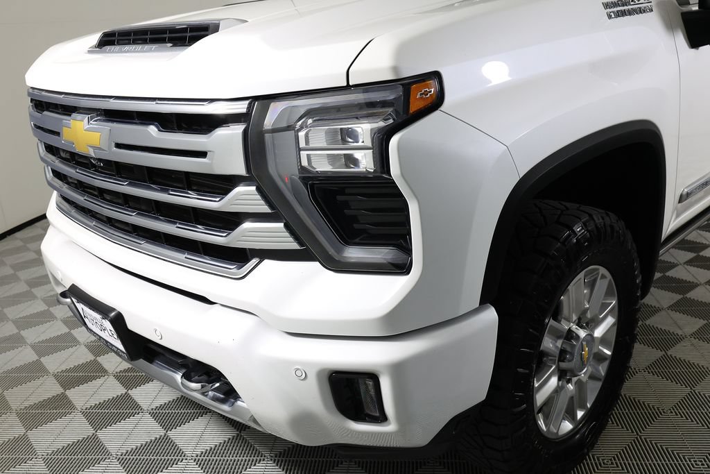 Used 2024 Chevrolet Silverado 2500 High Country w/ Technology Package AWD/4WD image 42