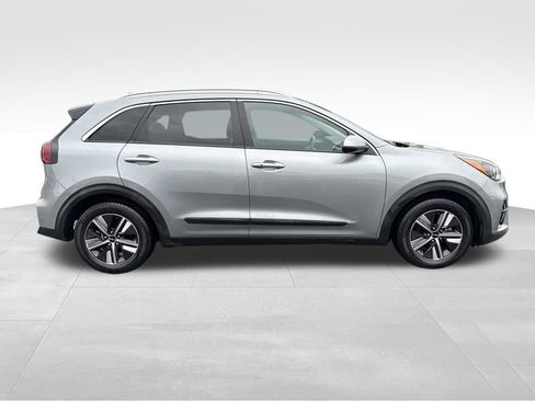 Certified 2022 Kia Niro LXS image 9
