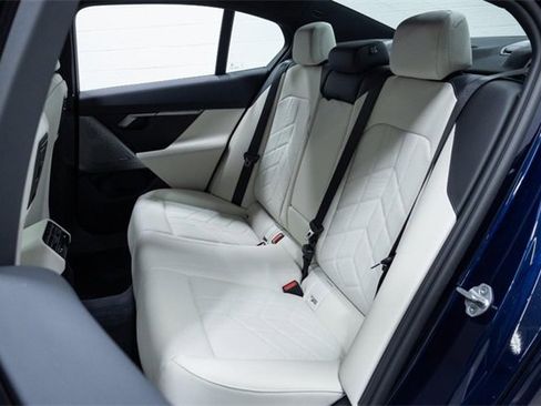 New 2026 BMW 530i xDrive image 25