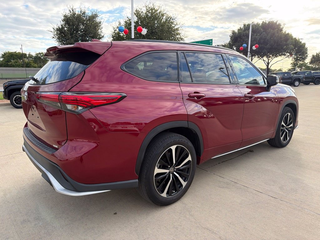 Used 2022 Toyota Highlander XSE FWD image 6