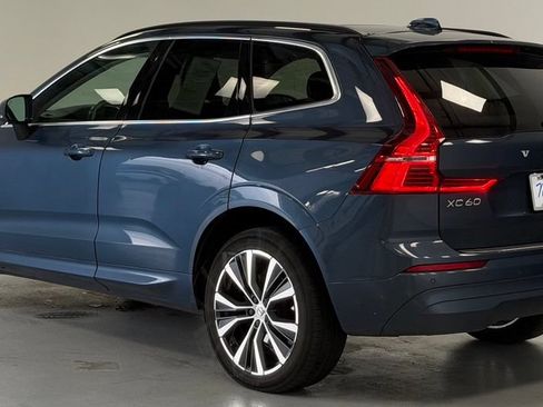 Used 2022 Volvo XC60 B5 Momentum w/ Climate Package AWD/4WD image 4