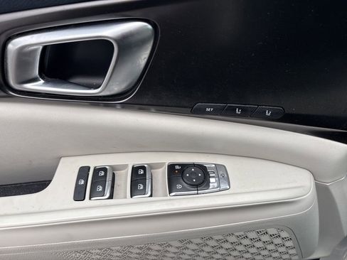 Used 2025 Kia Carnival SX FWD image 18