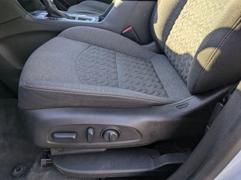 Used 2024 Chevrolet Equinox LT image 16