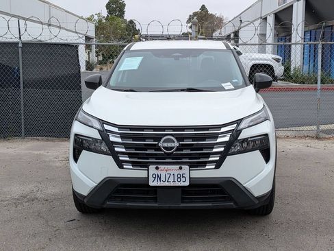 Used 2024 Nissan Rogue S FWD image 3