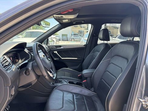 Used 2022 Volkswagen Tiguan SEL R-Line image 2