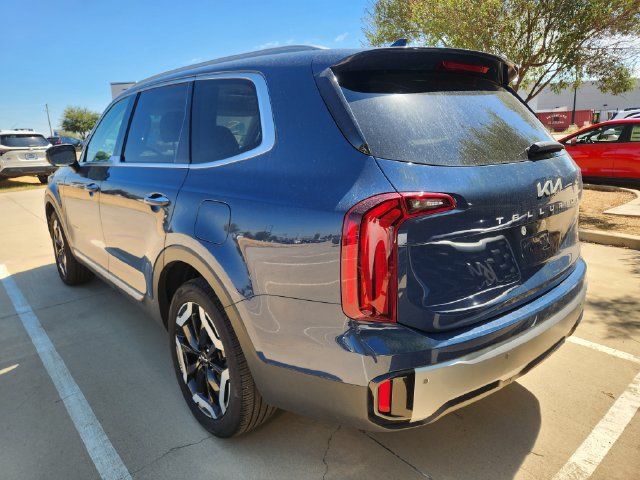 Certified 2024 Kia Telluride S w/ S Sunroof Package AWD/4WD image 3