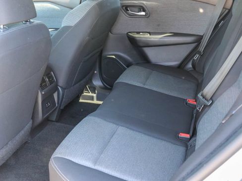 Used 2023 Nissan Rogue SV FWD image 7