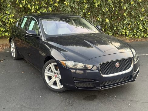 Used 2017 Jaguar XE Premium image 2