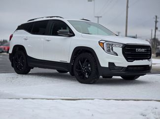 Used 2023 Volvo XC40 B5 Plus w/ Climate Package video 2