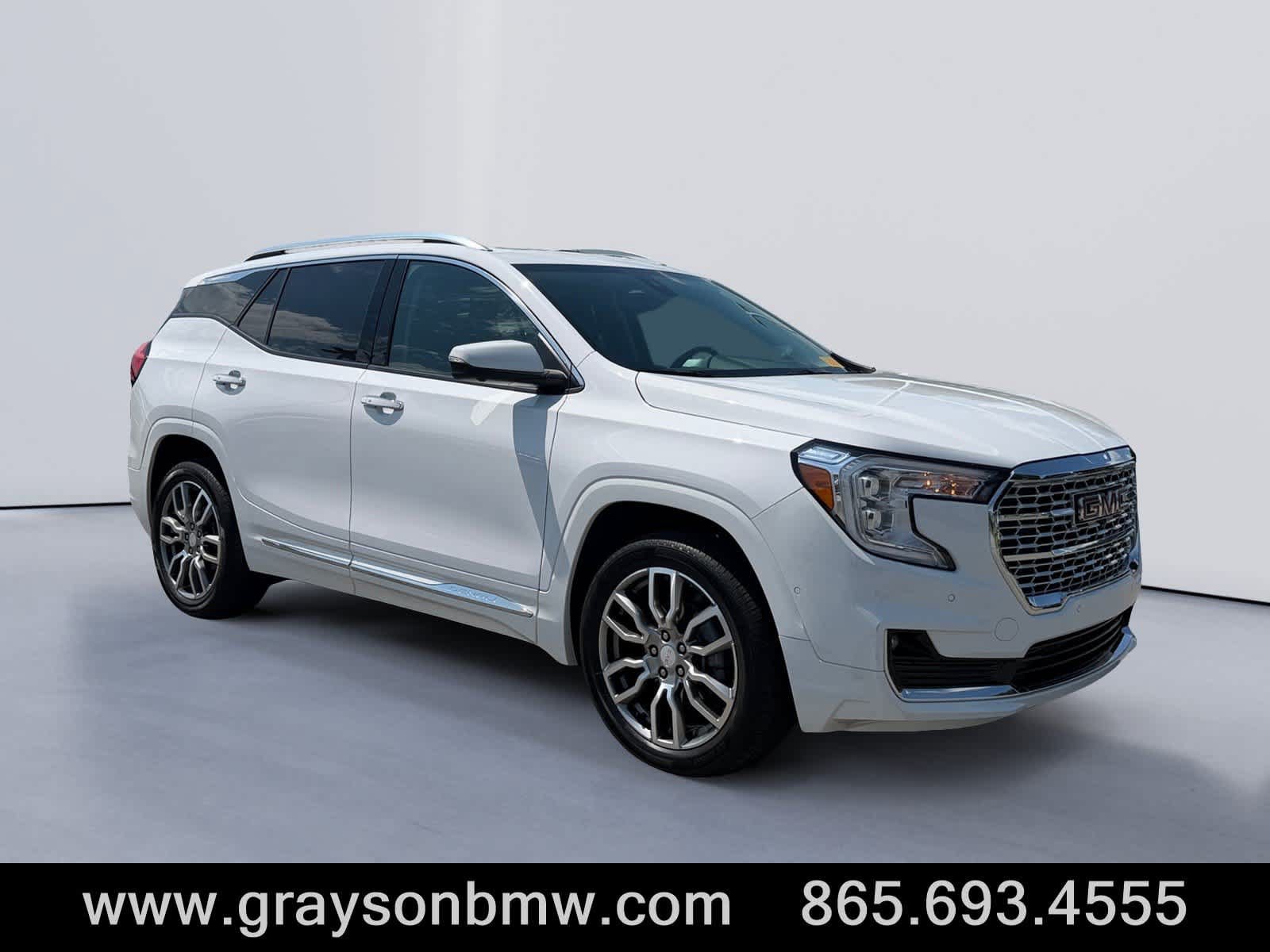 Used 2023 GMC Terrain Denali w/ Denali Premium Package AWD/4WD image 1
