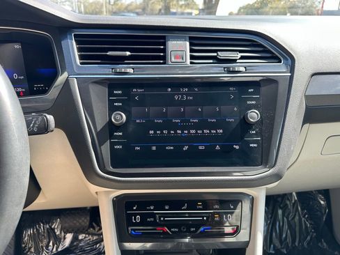 Used 2022 Volkswagen Tiguan SE image 19