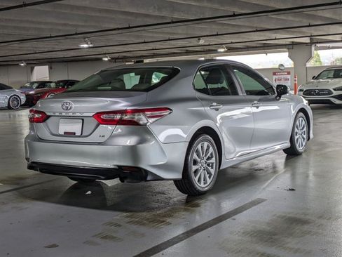 Used 2018 Toyota Camry LE FWD image 5