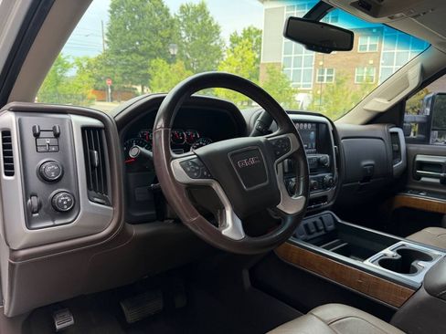 Used 2017 GMC Sierra 1500 SLT w/ SLT Premium Package AWD/4WD image 10
