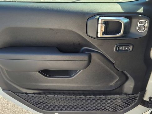 New 2025 Jeep Gladiator Sport image 15