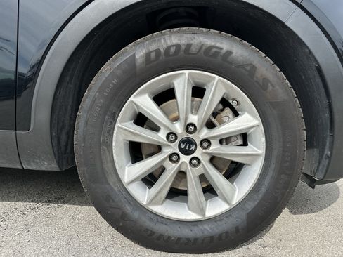 Used 2020 Kia Sorento LX FWD image 18