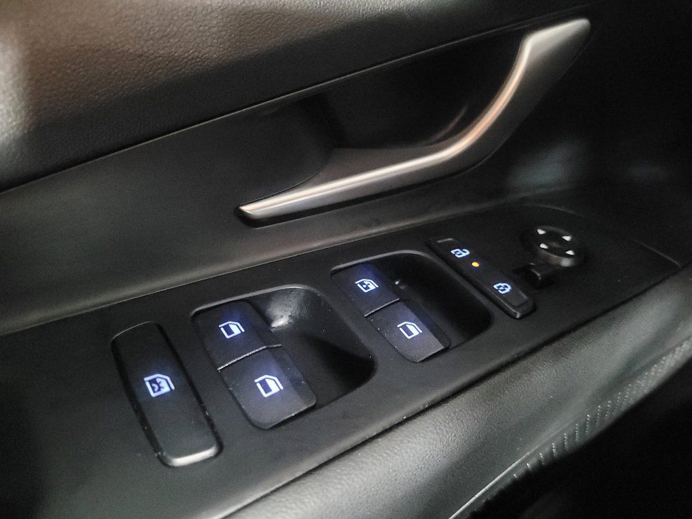 Used 2025 Hyundai Elantra SEL FWD image 27