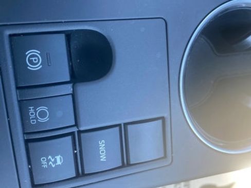 Used 2023 Toyota Highlander LE image 43