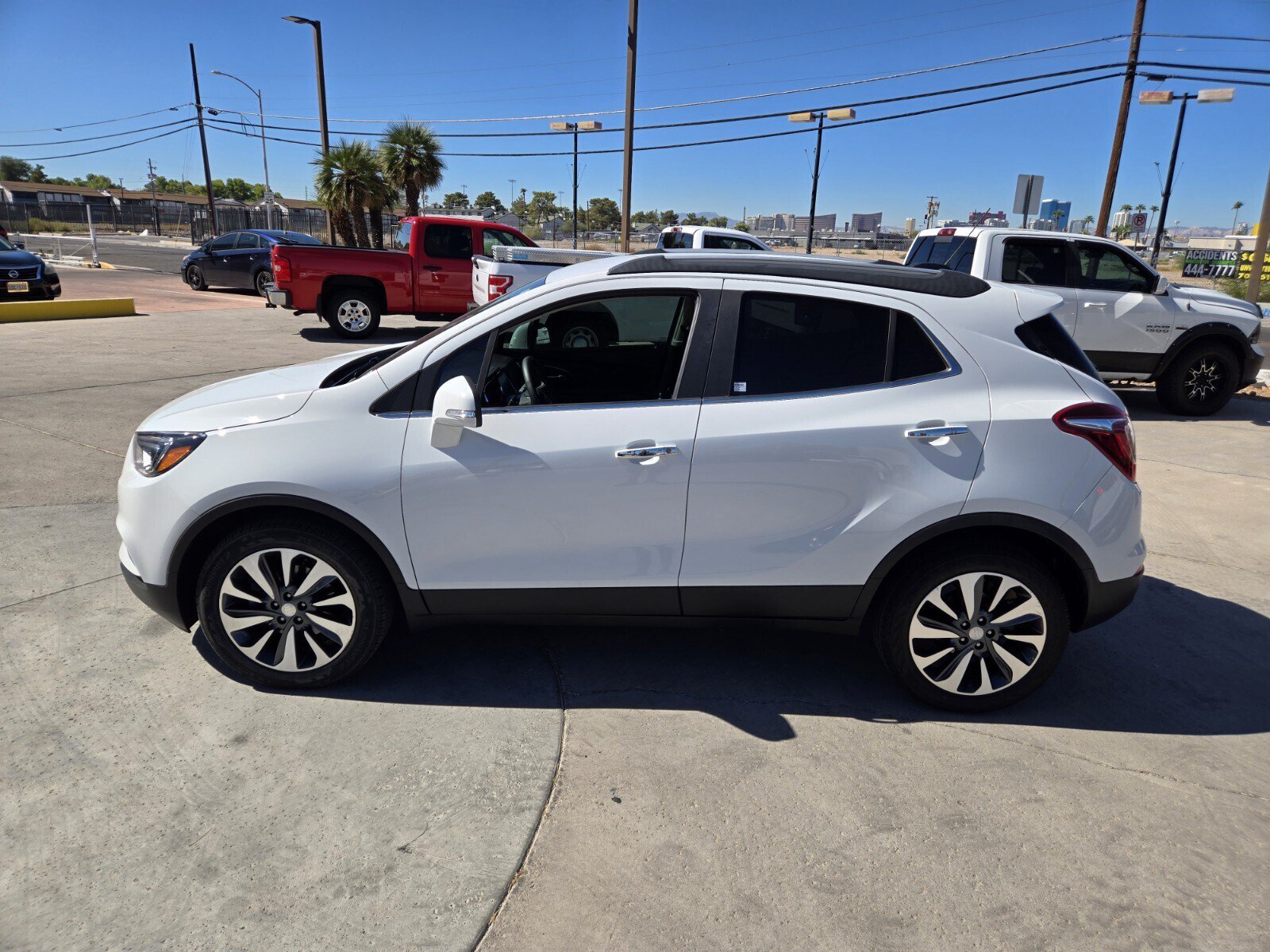 Used 2020 Buick Encore Essence FWD image 2