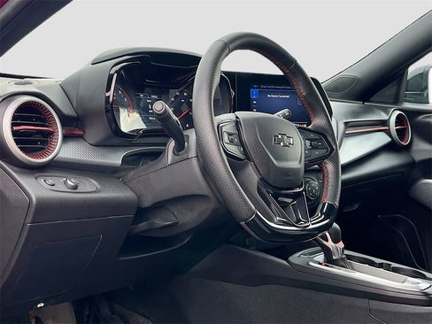 Used 2025 Chevrolet Trax RS w/ Driver Confidence Package image 9