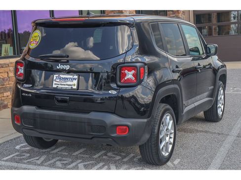 Used 2023 Jeep Renegade Latitude AWD/4WD image 3