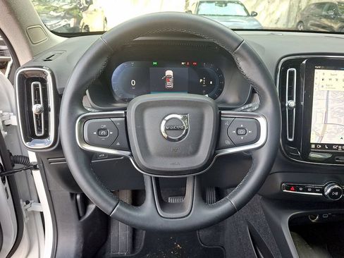 Used 2025 Volvo XC40 B5 Core AWD/4WD image 17