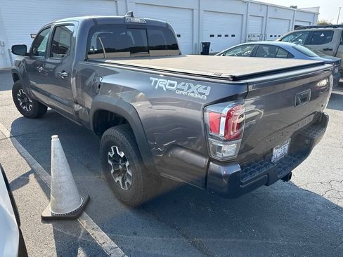 Used 2022 Toyota Tacoma TRD Off-Road w/ Technology Package AWD/4WD image 9