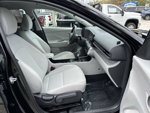 Used 2025 Hyundai Kona SEL FWD image 29