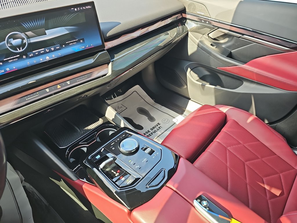 Used 2024 BMW i5 eDrive40i w/ M Sport Package RWD image 25