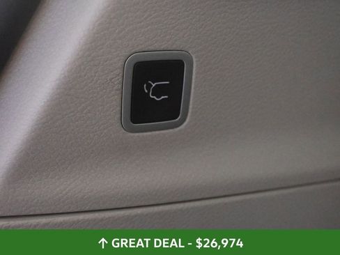 Used 2024 Chrysler Pacifica Touring-L image 24