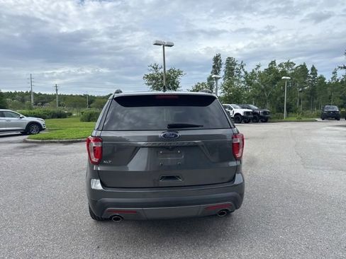 Used 2017 Ford Explorer XLT w/ Equipment Group 202A FWD image 5