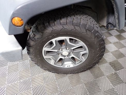 Used 2014 Jeep Wrangler Unlimited Rubicon w/ Dual Top Group AWD/4WD image 36