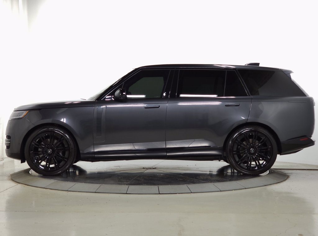 Used 2023 Land Rover Range Rover Long Wheelbase SE AWD/4WD image 2