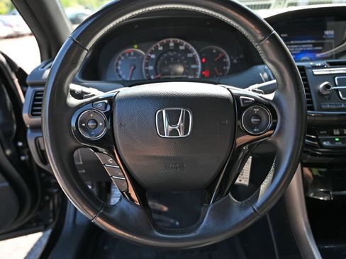 Used 2017 Honda Accord Sport image 13