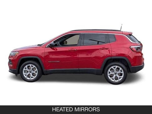 Used 2025 Jeep Compass Latitude AWD/4WD image 5