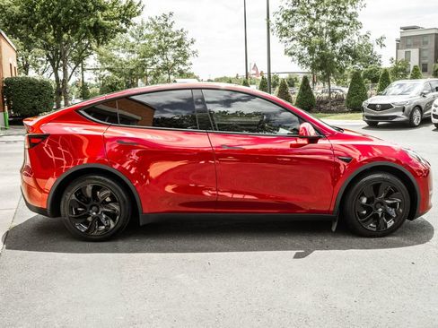 Used 2024 Tesla Model Y Long Range AWD/4WD image 3