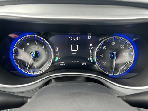 Used 2025 Chrysler Pacifica Limited FWD image 31