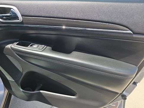 Certified 2018 Jeep Grand Cherokee Limited AWD/4WD image 29