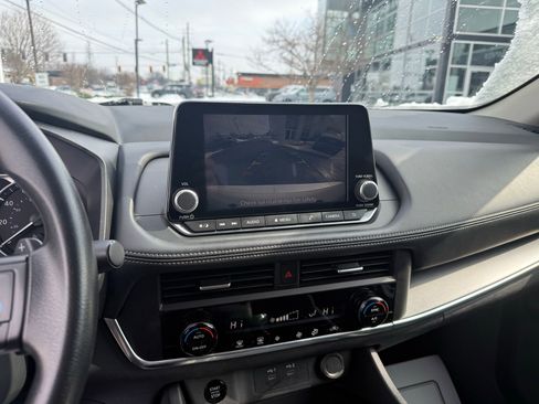 Used 2024 Nissan Rogue SV image 46