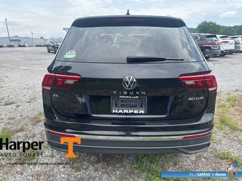 Used 2023 Volkswagen Tiguan SE w/ Panoramic Sunroof Package FWD image 4