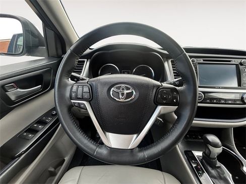 Used 2015 Toyota Highlander XLE image 12