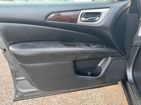 Used 2015 Nissan Pathfinder SL w/ SL Tech Package FWD image 17