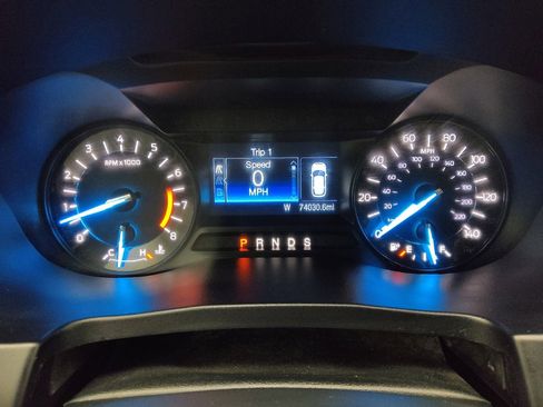 Used 2017 Ford Explorer XLT AWD/4WD image 23