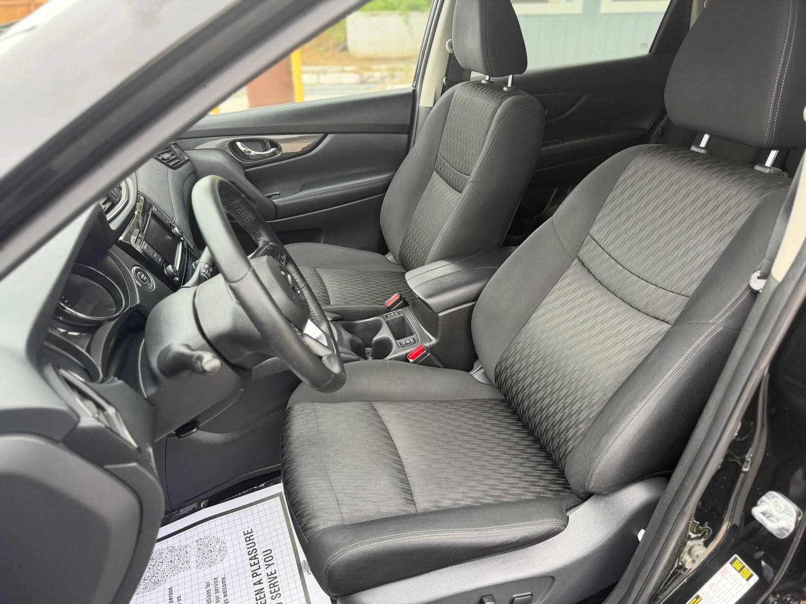 Used 2018 Nissan Rogue SV AWD/4WD image 9