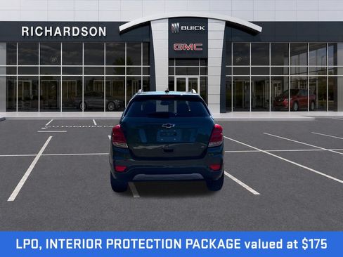Used 2019 Chevrolet Trax LT w/ LT Convenience Package FWD image 4